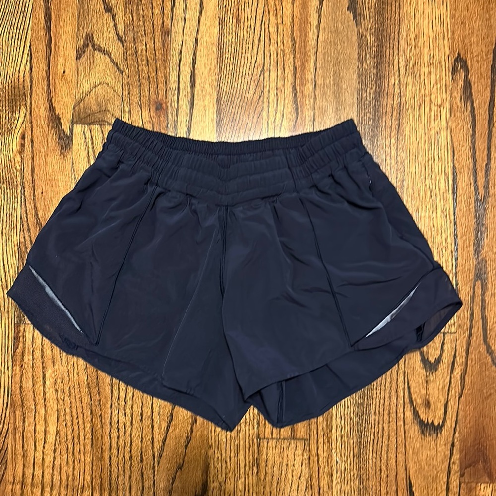 Lululemon hotty hot shorts size 8 long 4” navy